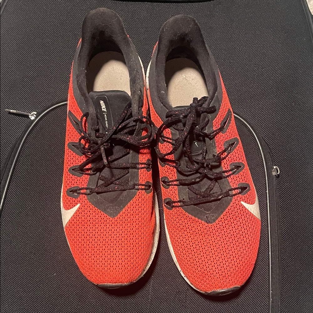 Nike Men's Red and Black Athletic Shoes🔥